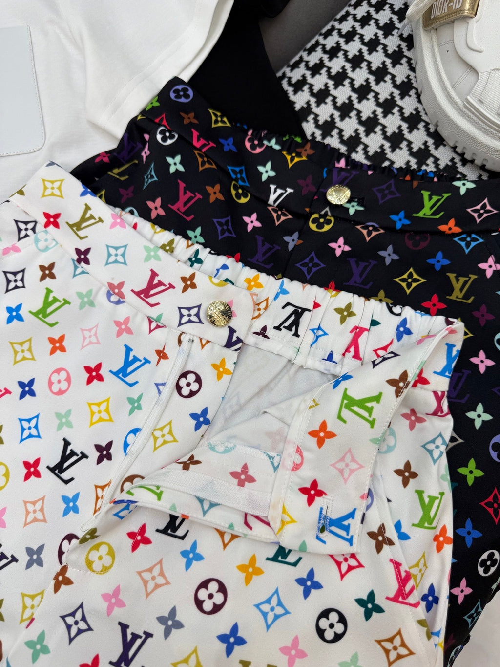 LV NEW T-SHIRT AND SHORTS SET WITH GOLD HARDWARE DETAILS