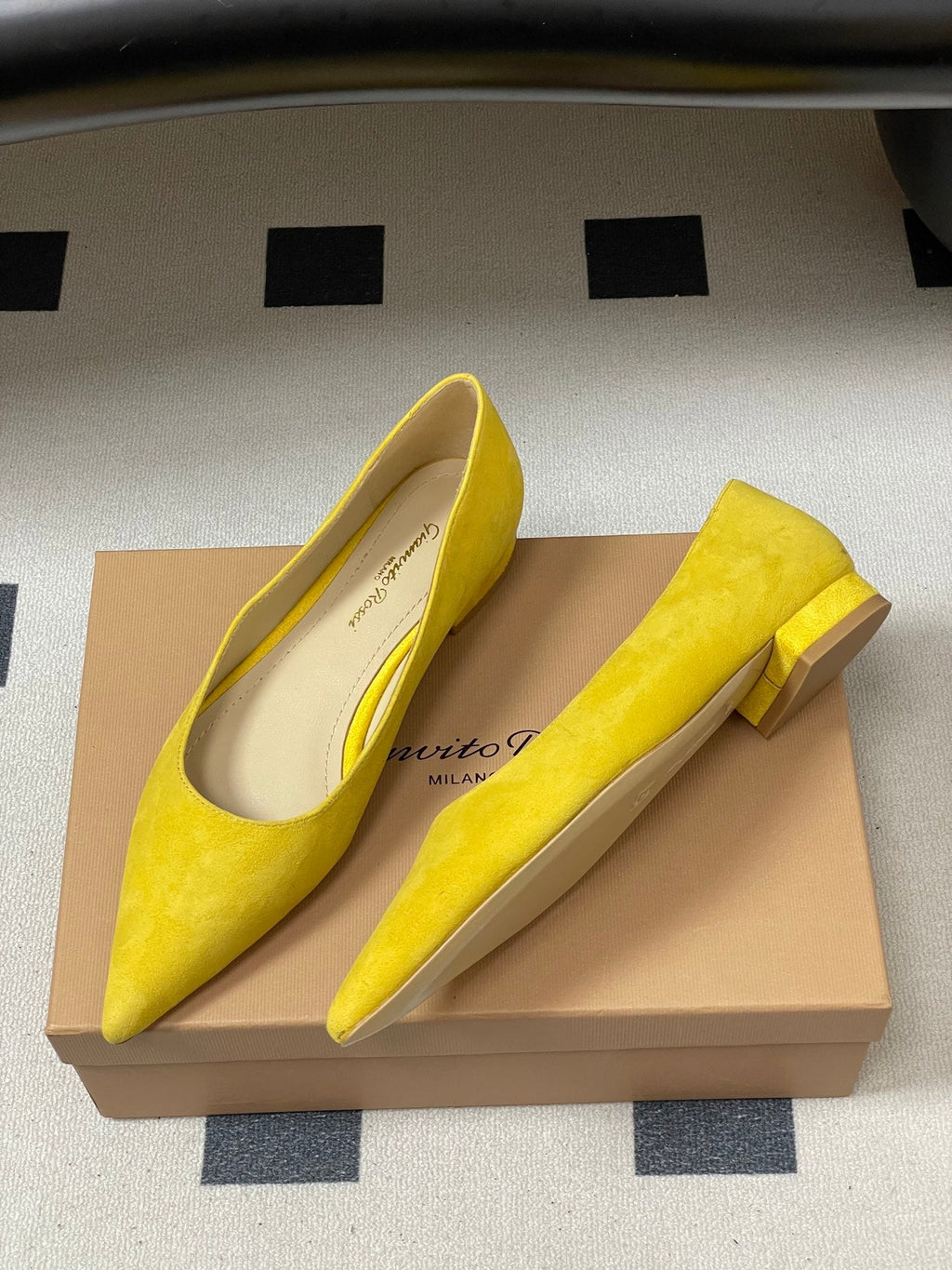 GIANVITO ROSSI 26S FLATS IN YELLOW SUEDE