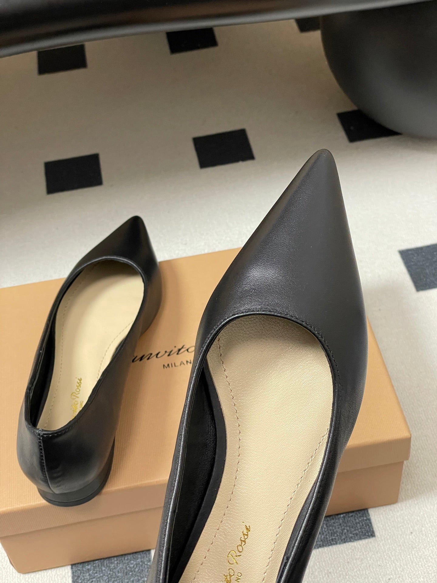 GIANVITO ROSSI 26S FLATS IN BLACK CALFSKIN