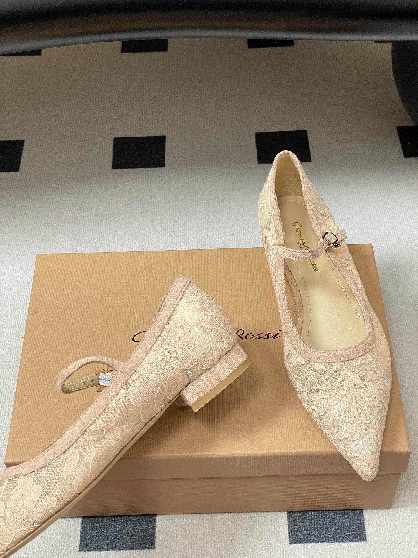 GIANVITO ROSSI 26S MARY JANE IN NUDE LACE