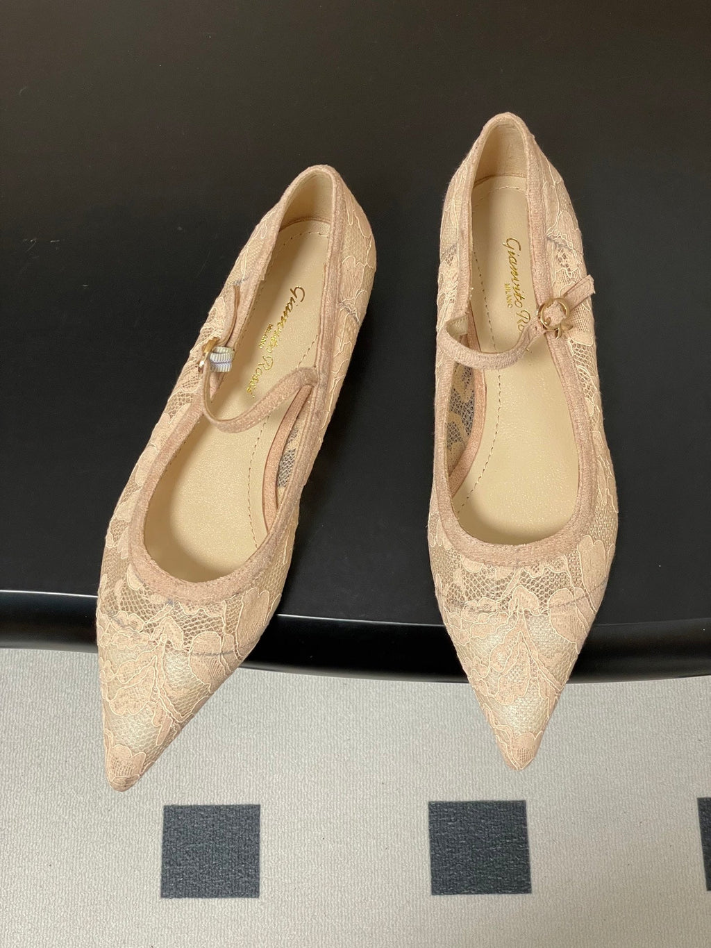 GIANVITO ROSSI 26S MARY JANE IN NUDE LACE
