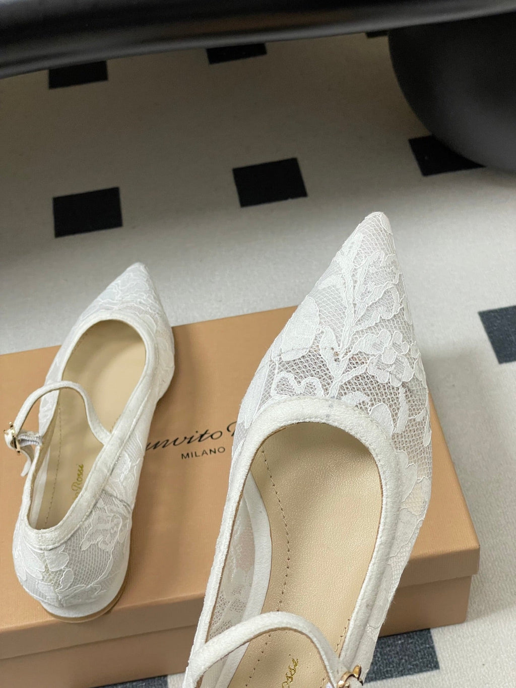 GIANVITO ROSSI 26S MARY JANE IN WHITE LACE