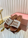 SLIDES SANDALS IN BROWN STRAW WOVEN