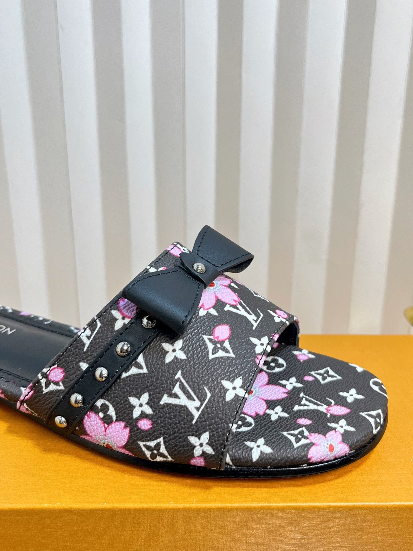 LV 26S FLAT MULES IN BLACK CALFSKIN CHERRY BLOSSOM MONOGRAM WITH BOW