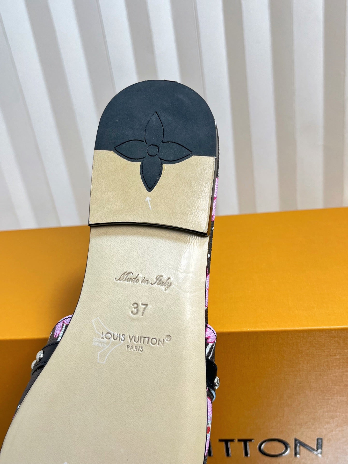 LV 26S FLAT MULES IN BLACK CALFSKIN CHERRY BLOSSOM MONOGRAM WITH BOW
