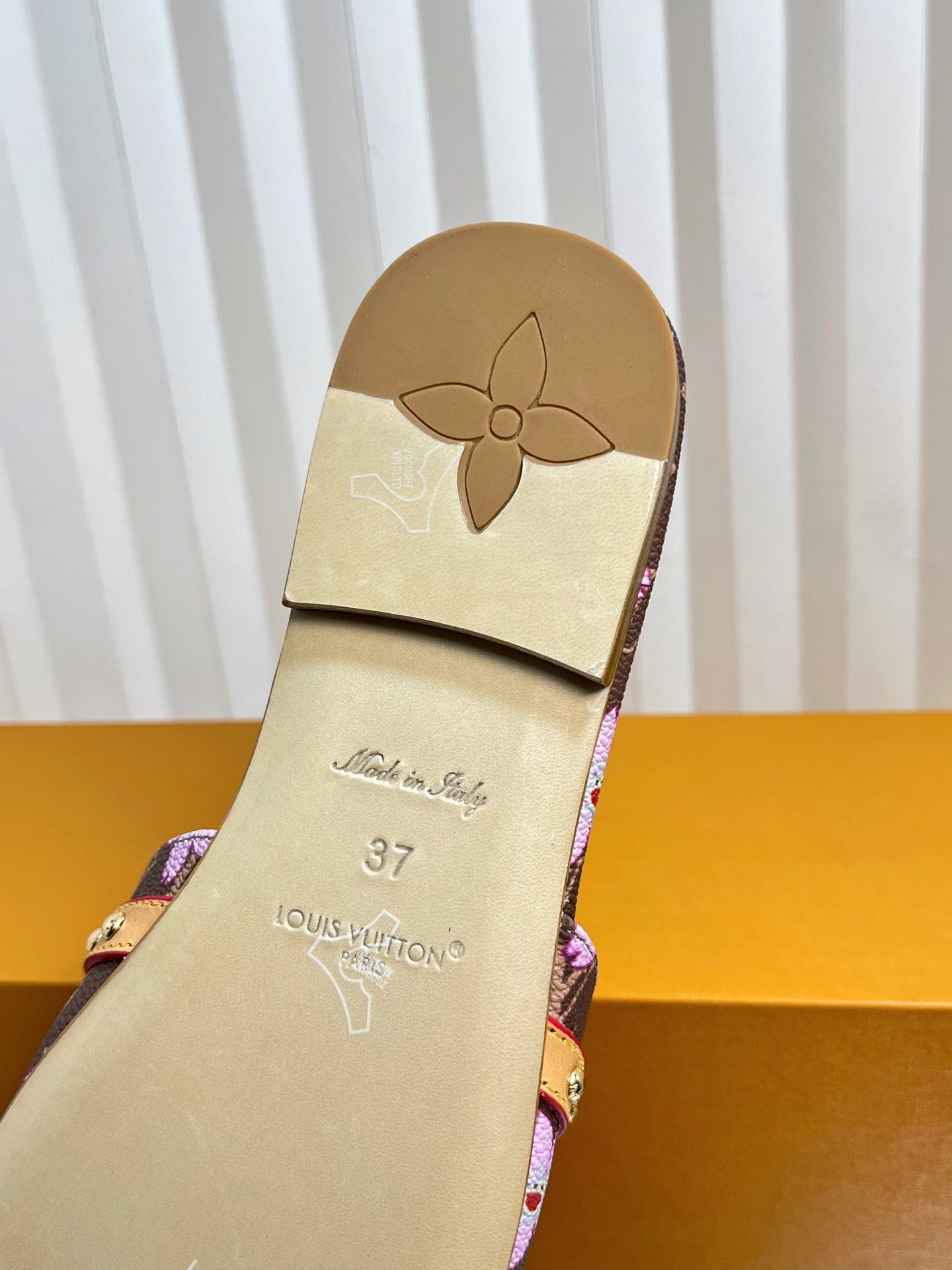 LV 26S FLAT MULES IN DARK BROWN CALFSKIN CHERRY BLOSSOM MONOGRAM WITH BOW