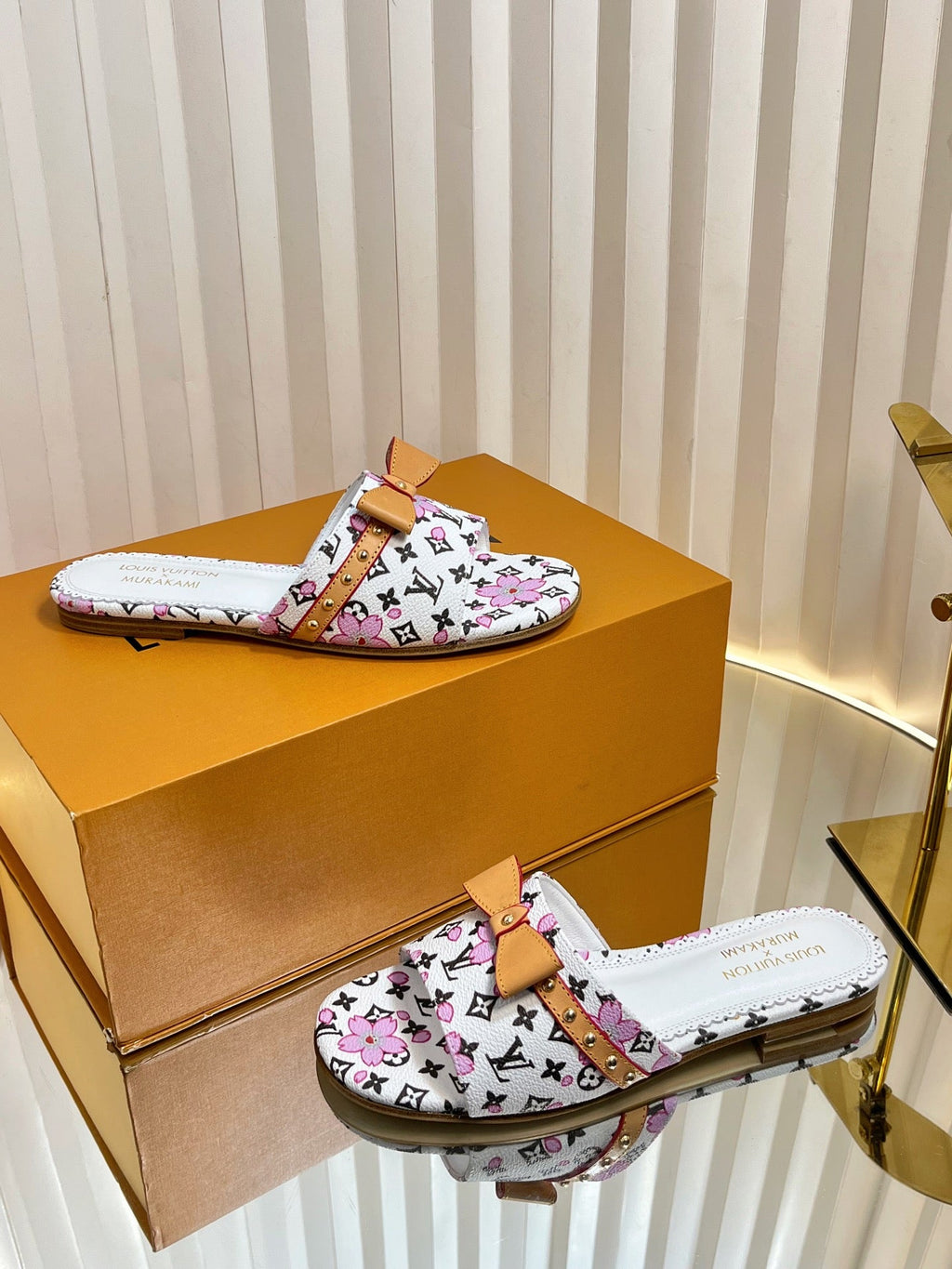 LV 26S FLAT MULES IN WHITE CALFSKIN CHERRY BLOSSOM MONOGRAM WITH BOW