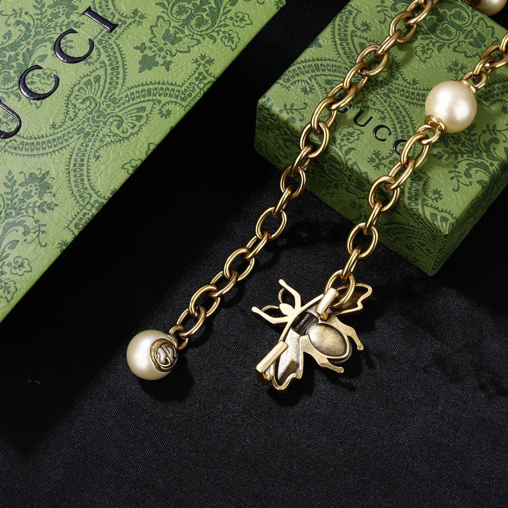 GUCCI 26S BEE PEARL CHAIN NECKLACE IN GOLD TONE METAL 615893