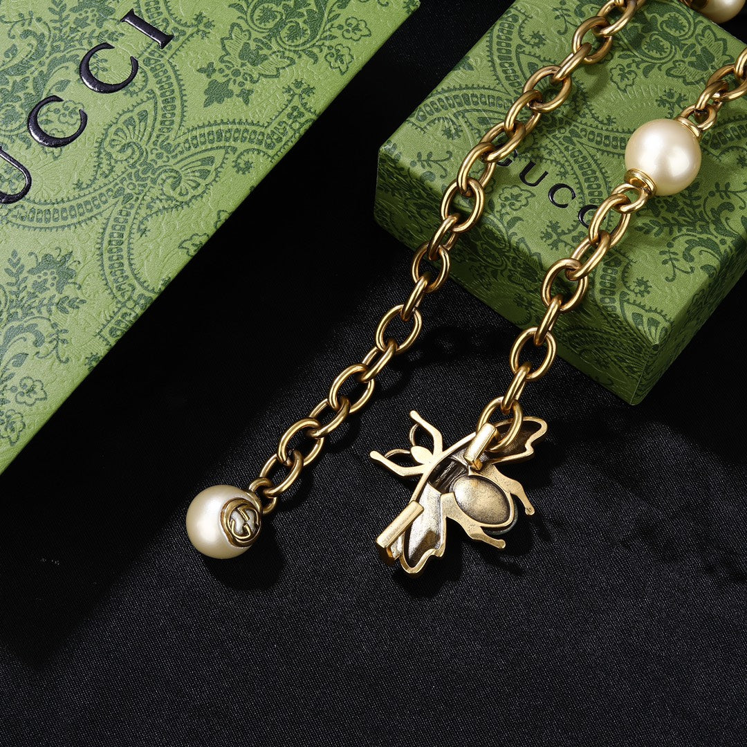 GUCCI 26S BEE PEARL CHAIN NECKLACE IN GOLD TONE METAL 615893