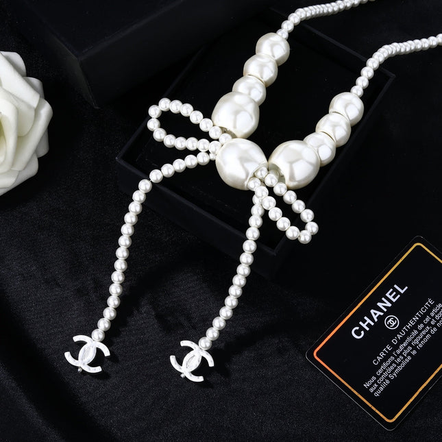 CHANEL 25S CHAIN BELT IN WHITE PEARL WITH BOW 614475