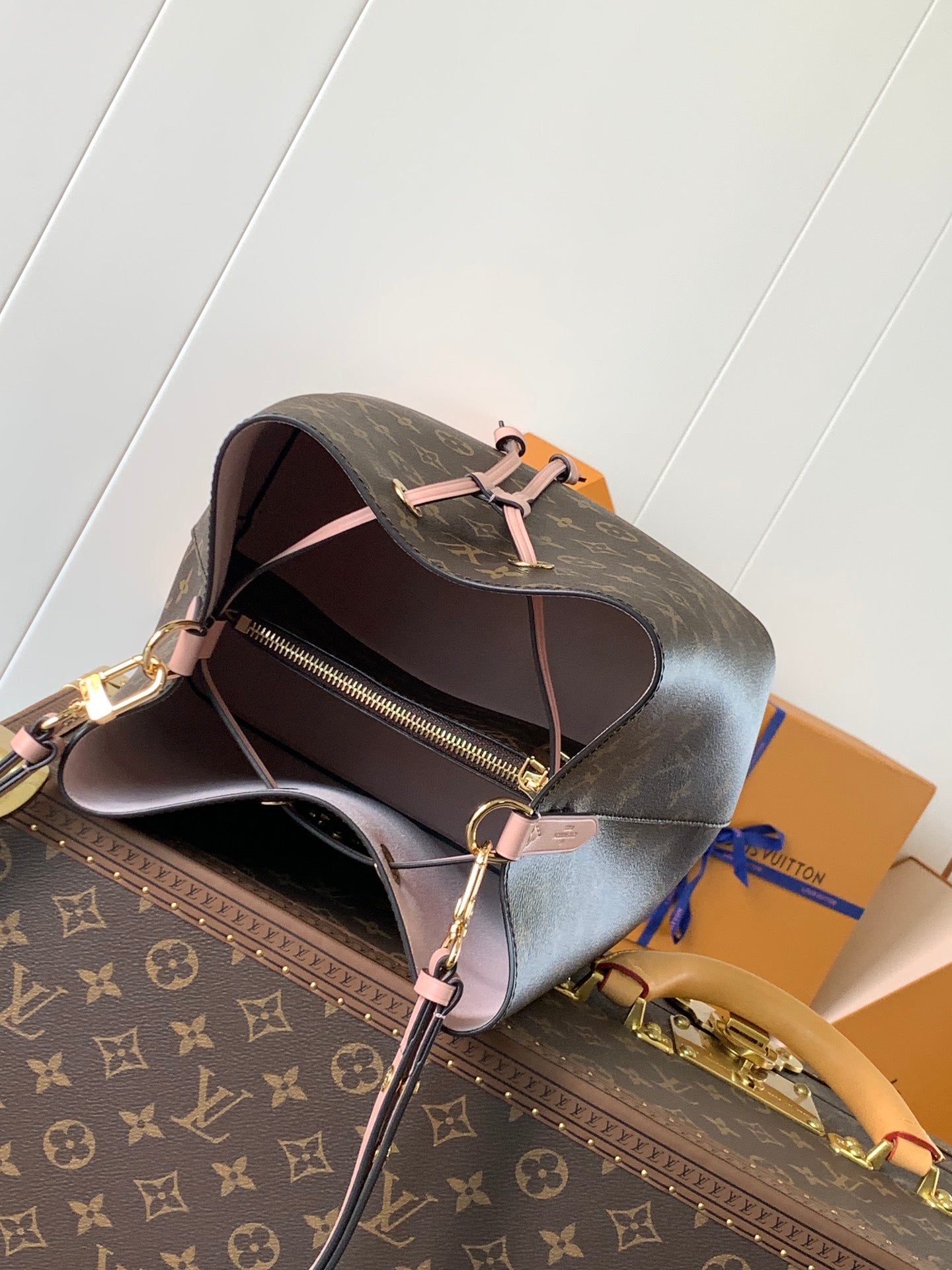 LV 26S GASTON BAG 26 IN BROWN MONOGRAM CANVAS STYLE 4
