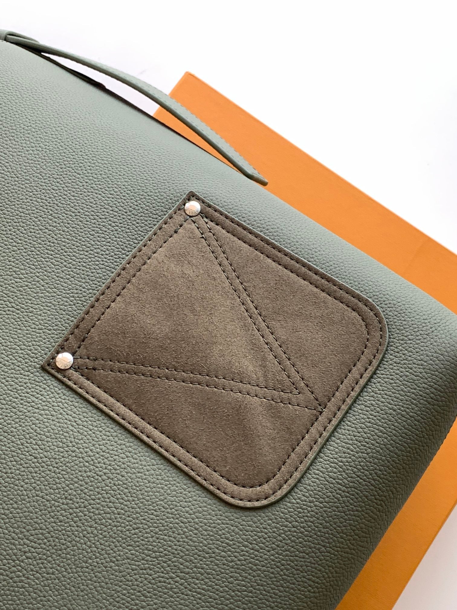 LV 26S VERSO HOBO BAG 33 IN PASTEL GREEN CALFSKIN