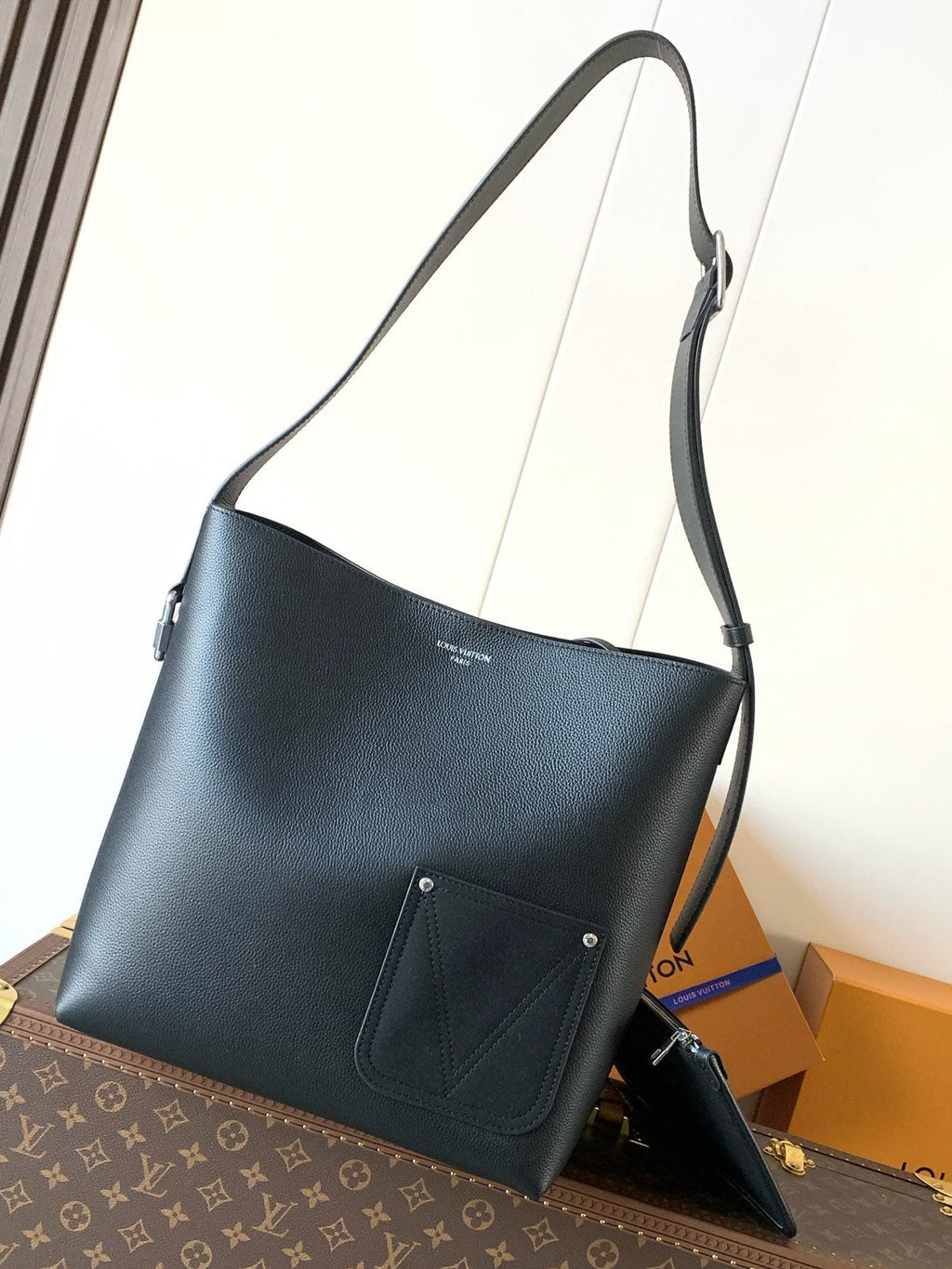 LV 26S VERSO HOBO BAG 33 IN BLACK CALFSKIN