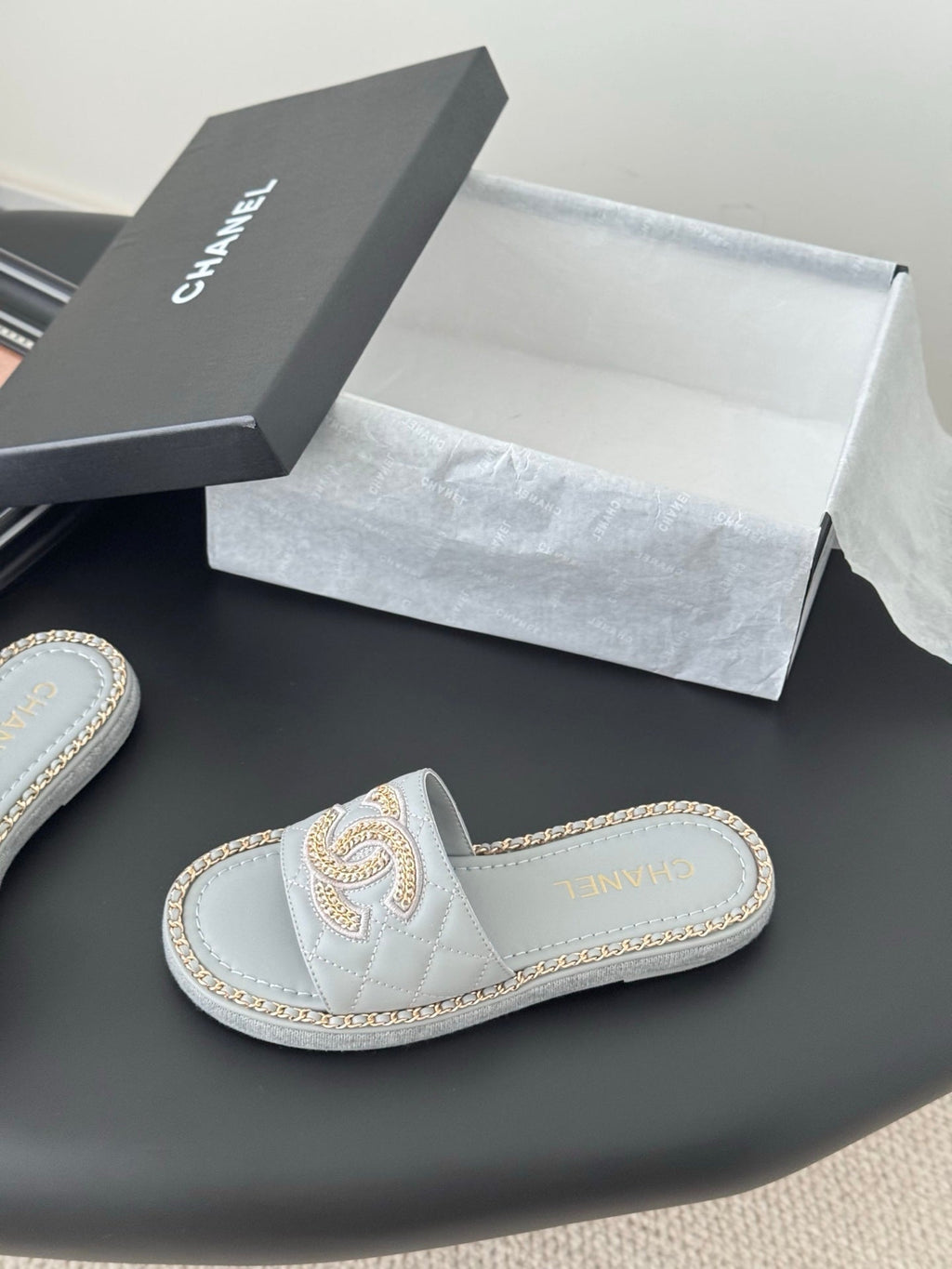 SLIPPER IN BEAU BLUE CALFSKIN MIX CHAIN BASE