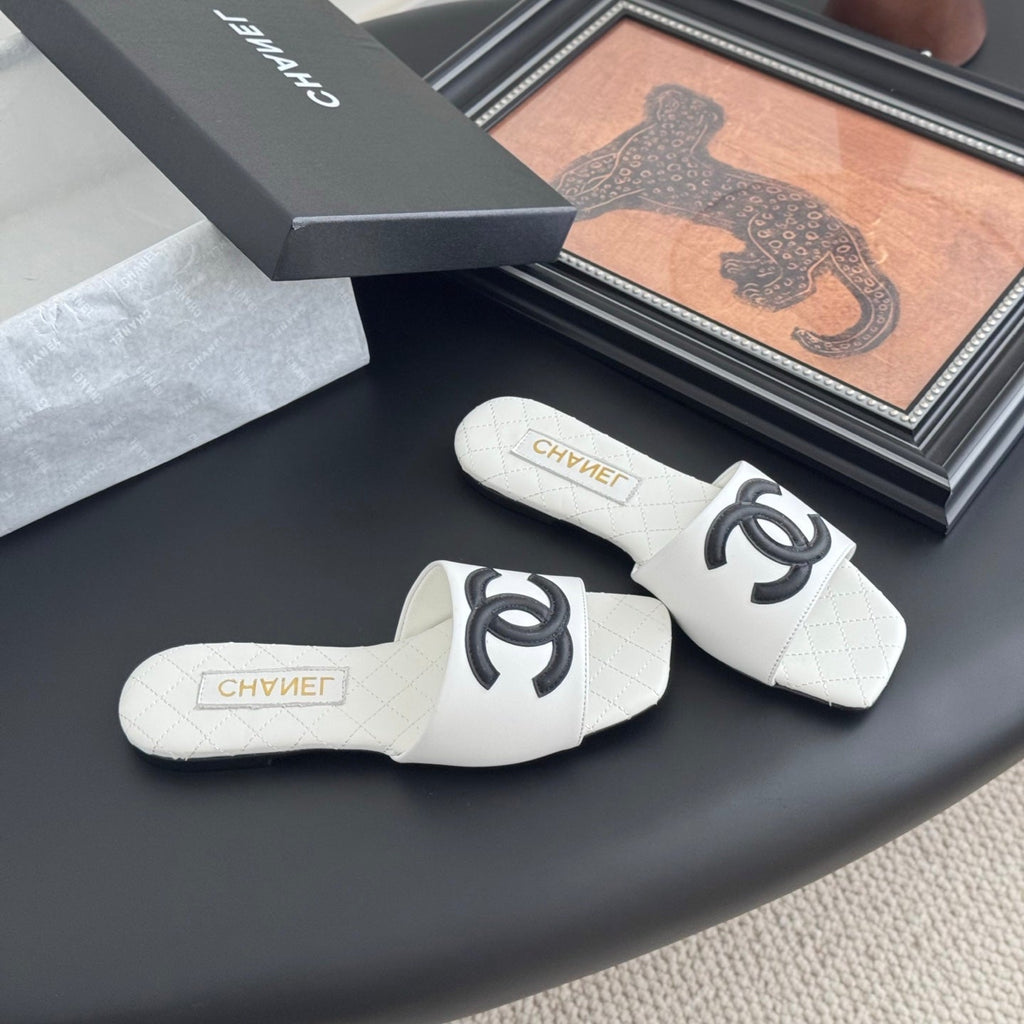 SLIPPER IN WHITE CALFSKIN