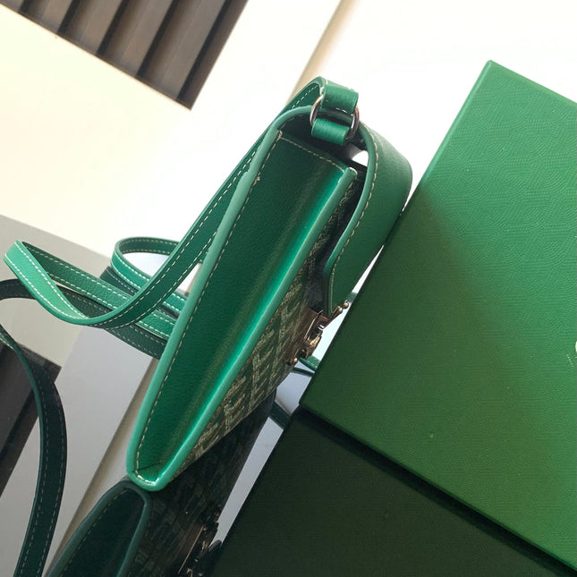 CHYPRE WALLET-POUCH 21 IN GREEN GOYARDINE CANVAS AND CALFSKIN