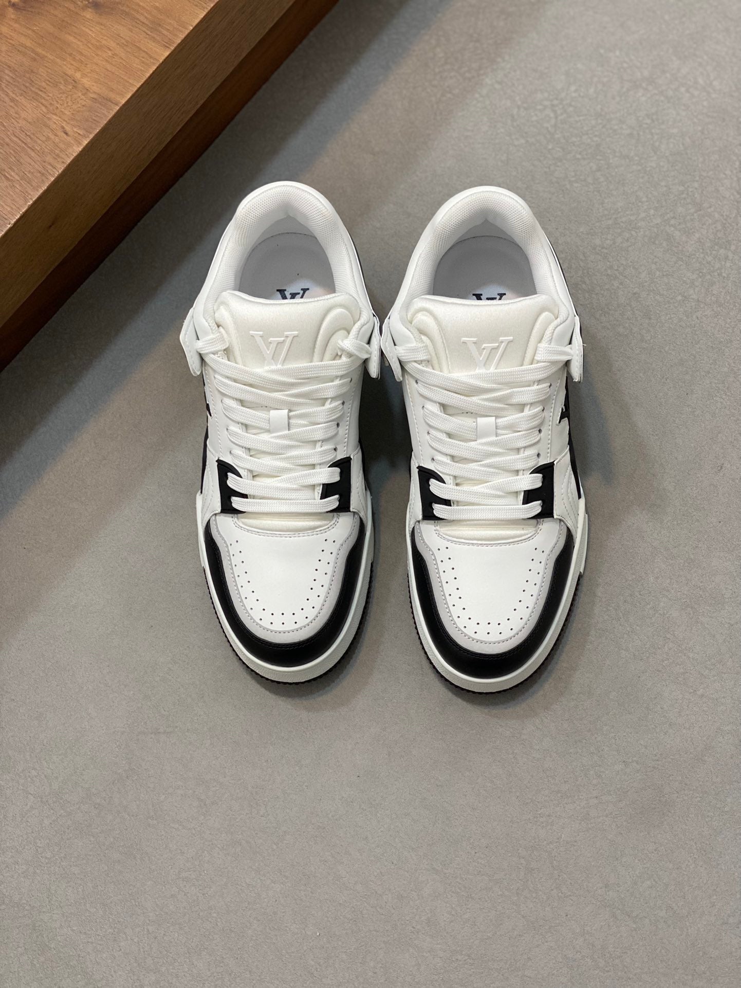 LV TRAINER  BLUE WHITE SNEAKER