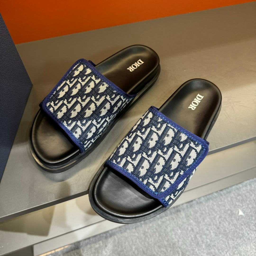 CD VELCRO STRAP SLIPPER AZURE JACQUARD