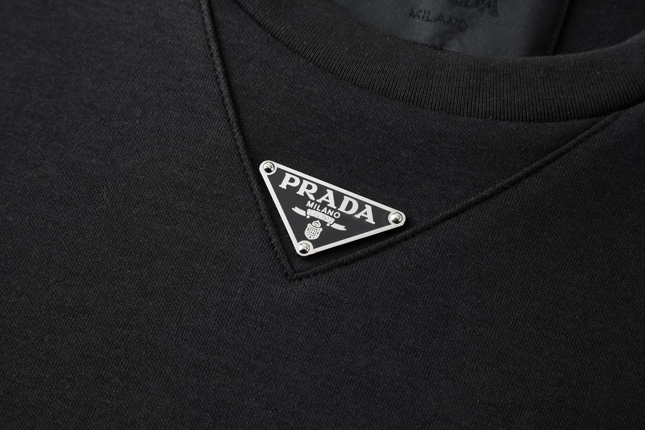 PRADA 26S SHORT SLEEVE T-SHIRT 692