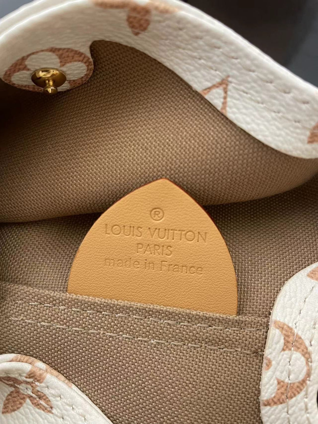 LV ATLANTIS BB 17 IN WHITE MONOGRAM COATED CANVAS