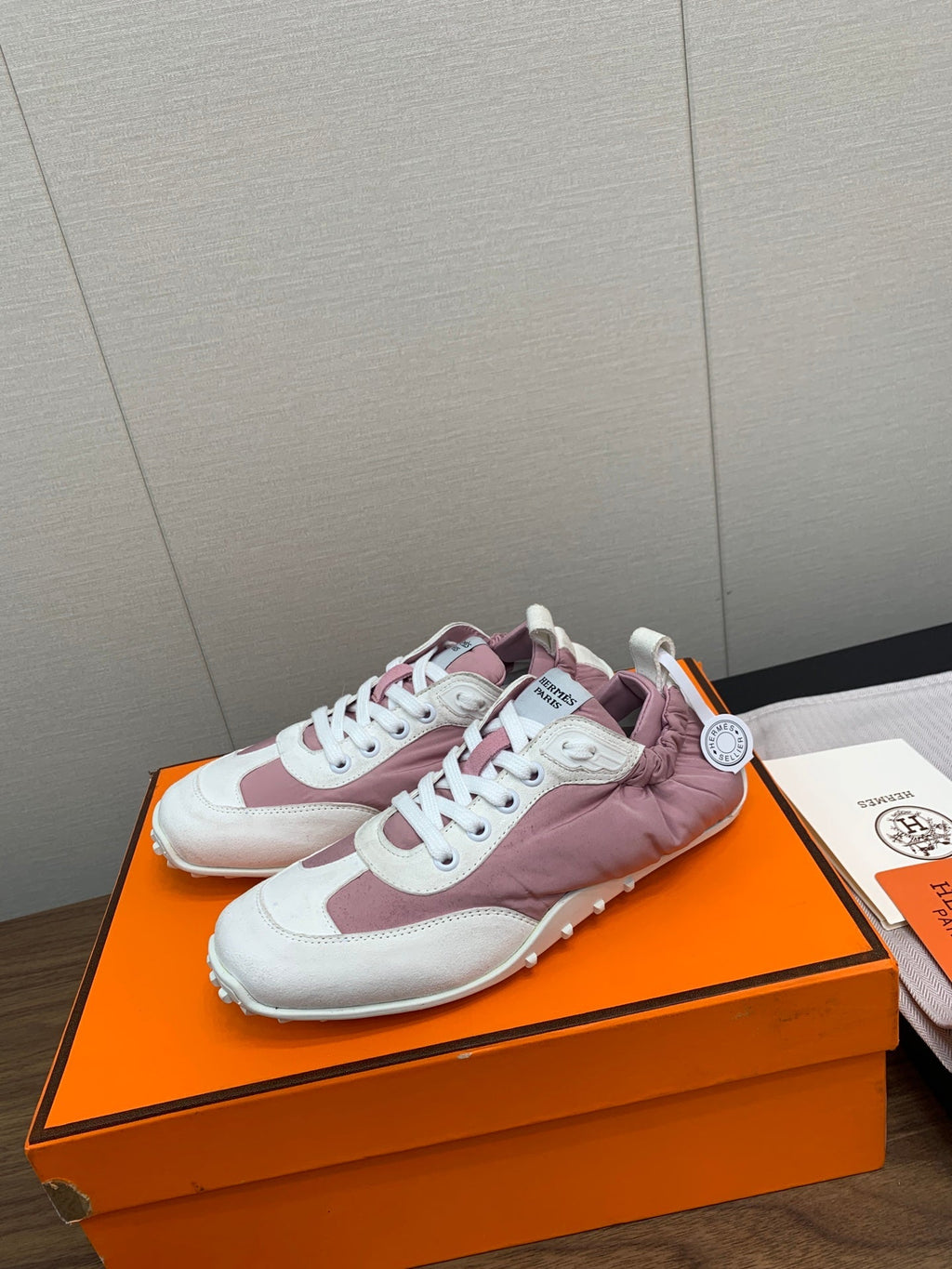 SKATEBOARD SHOES LIGHT GRAY MIX DARK PINK CALFSKIN