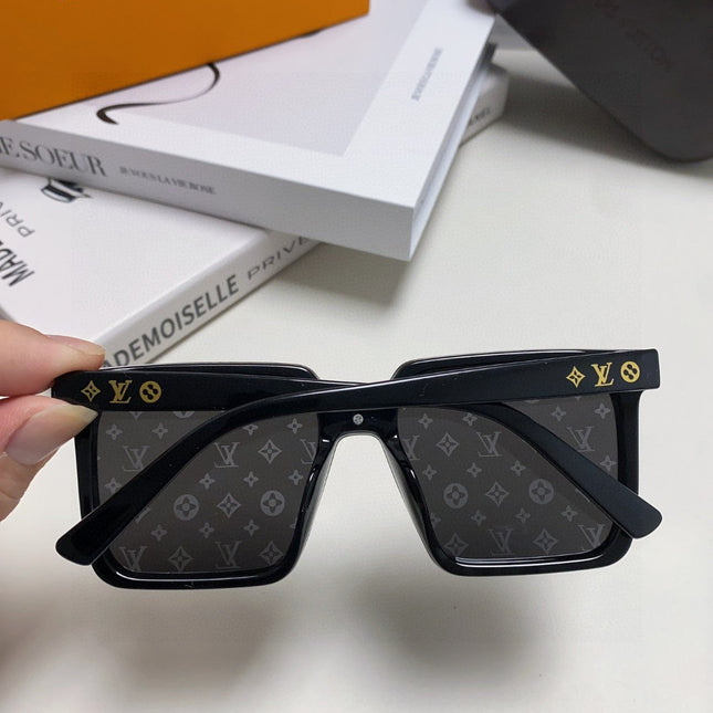SQUARE SUNGLASS 581366 IN BLACK ACETATE MONOGRAM MASK ON LENS
