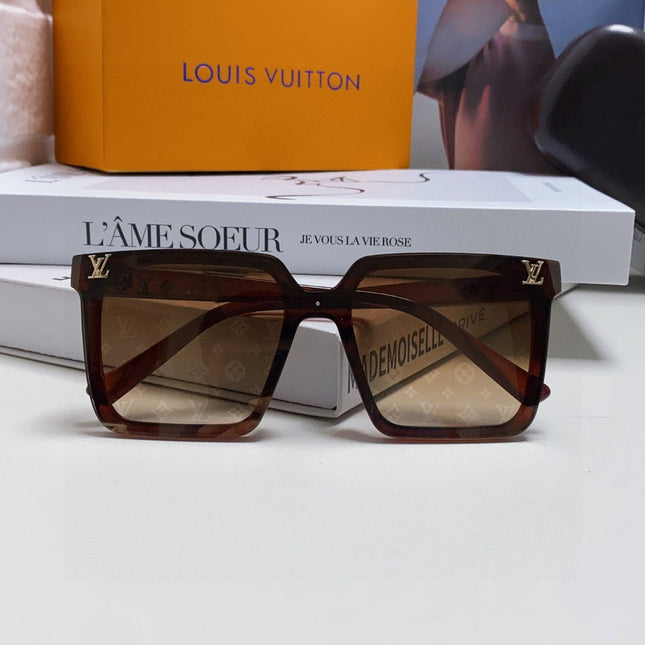 SQUARE SUNGLASS 581367 IN BROWN ACETATE MONOGRAM MASK ON LENS