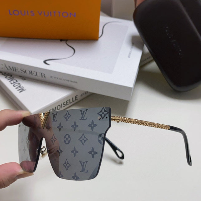 SQUARE SUNGLASS 581371 IN GOLD METAL MONOGRAM ON LENS