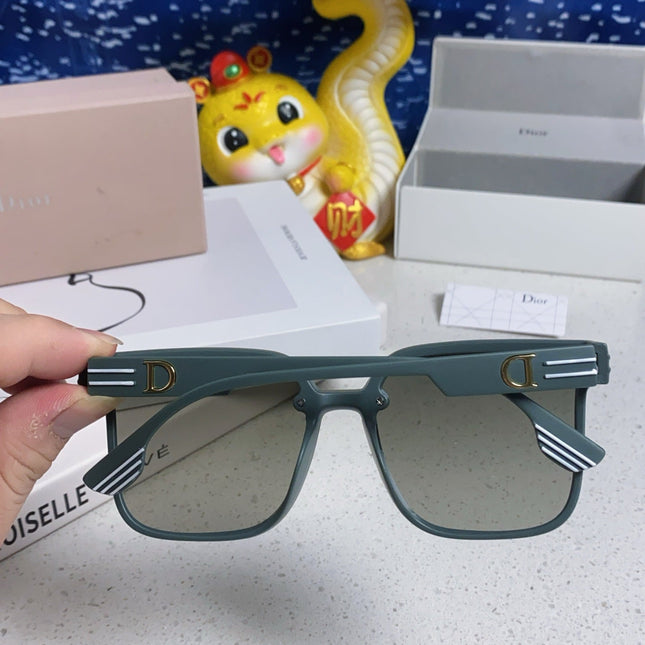 MONTAIGNE SUNGLASS 560860 IN TAN GREEN ACETATE