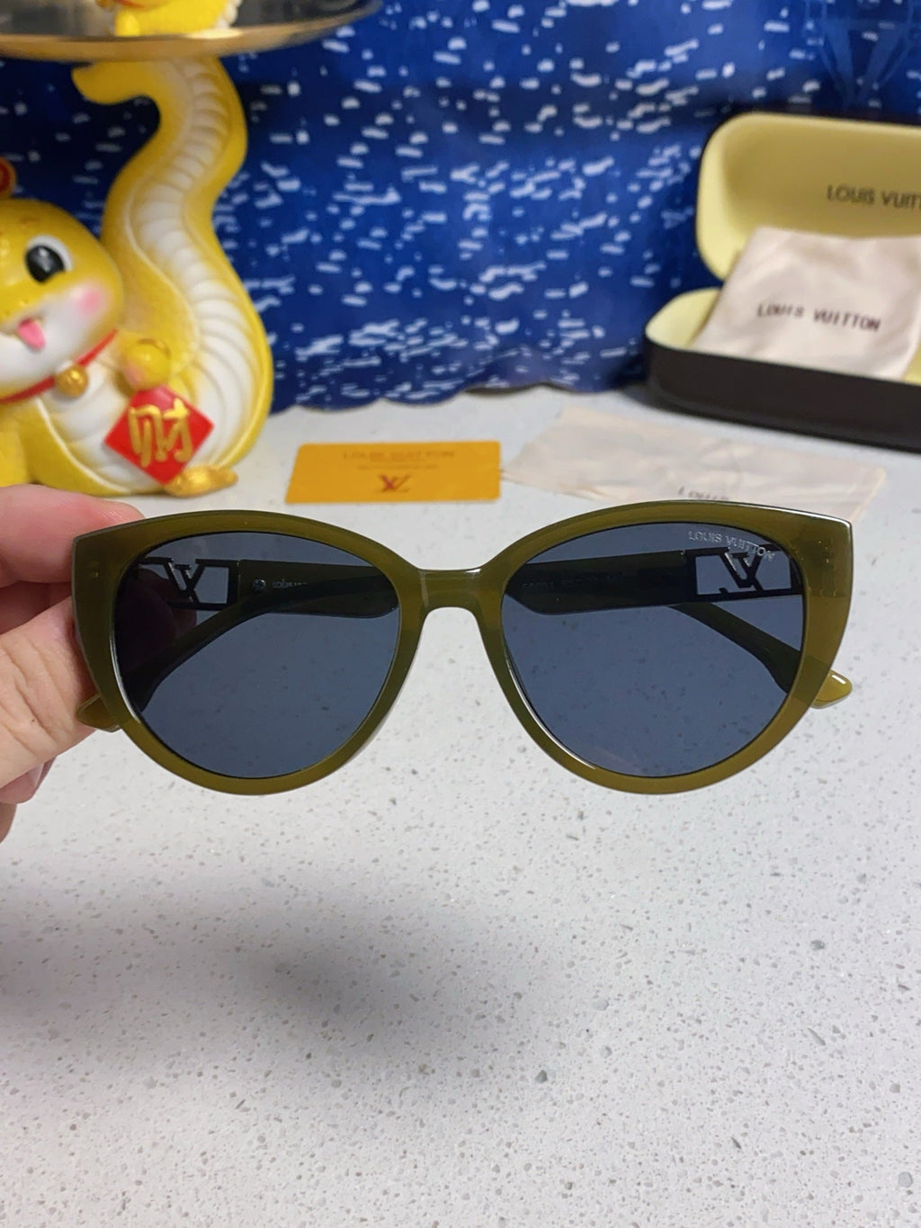CAT EYE SUNGLASSES 567469 IN GREEN CLEAR ACETATE