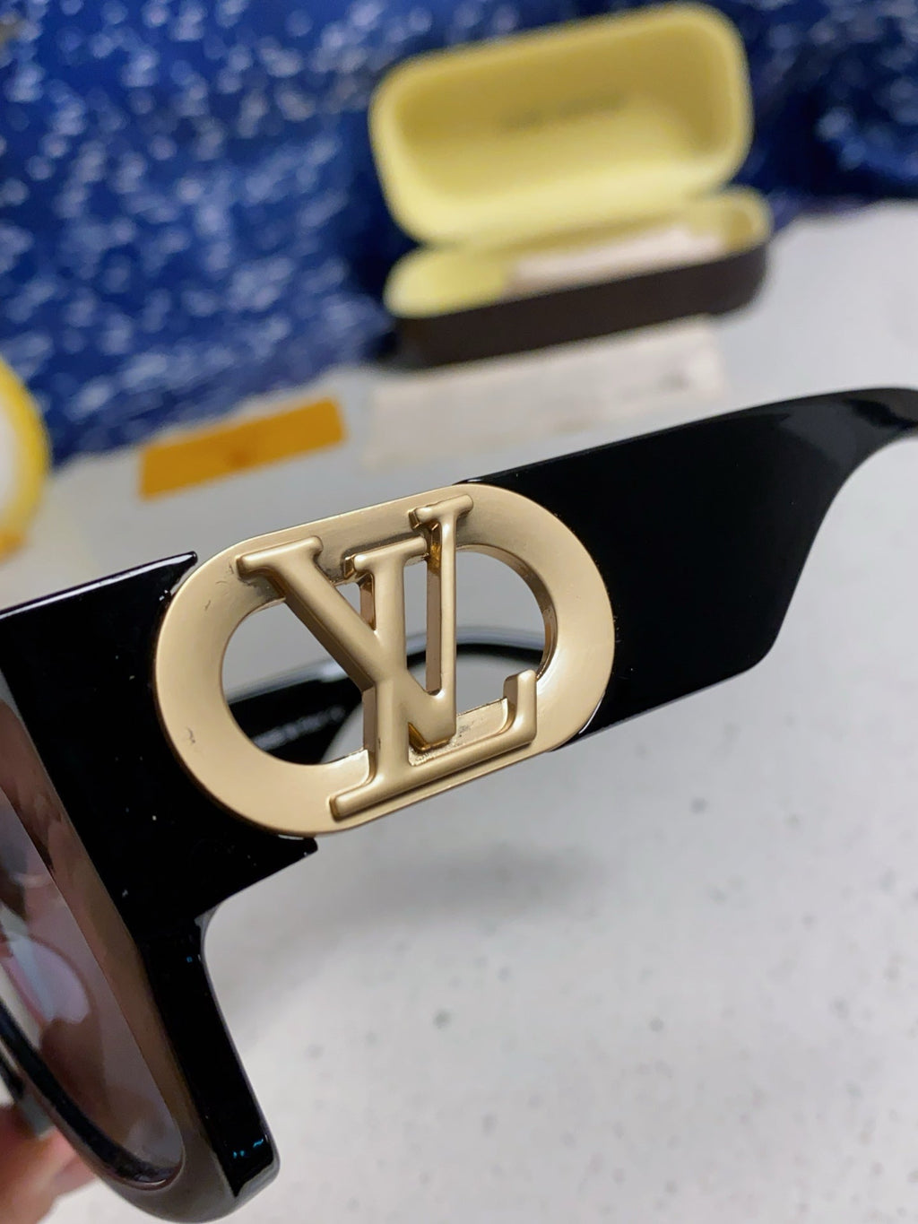 LINK SQUARE SUNGLASSES 570276 IN BLACK ACETATE GOLD LOGO