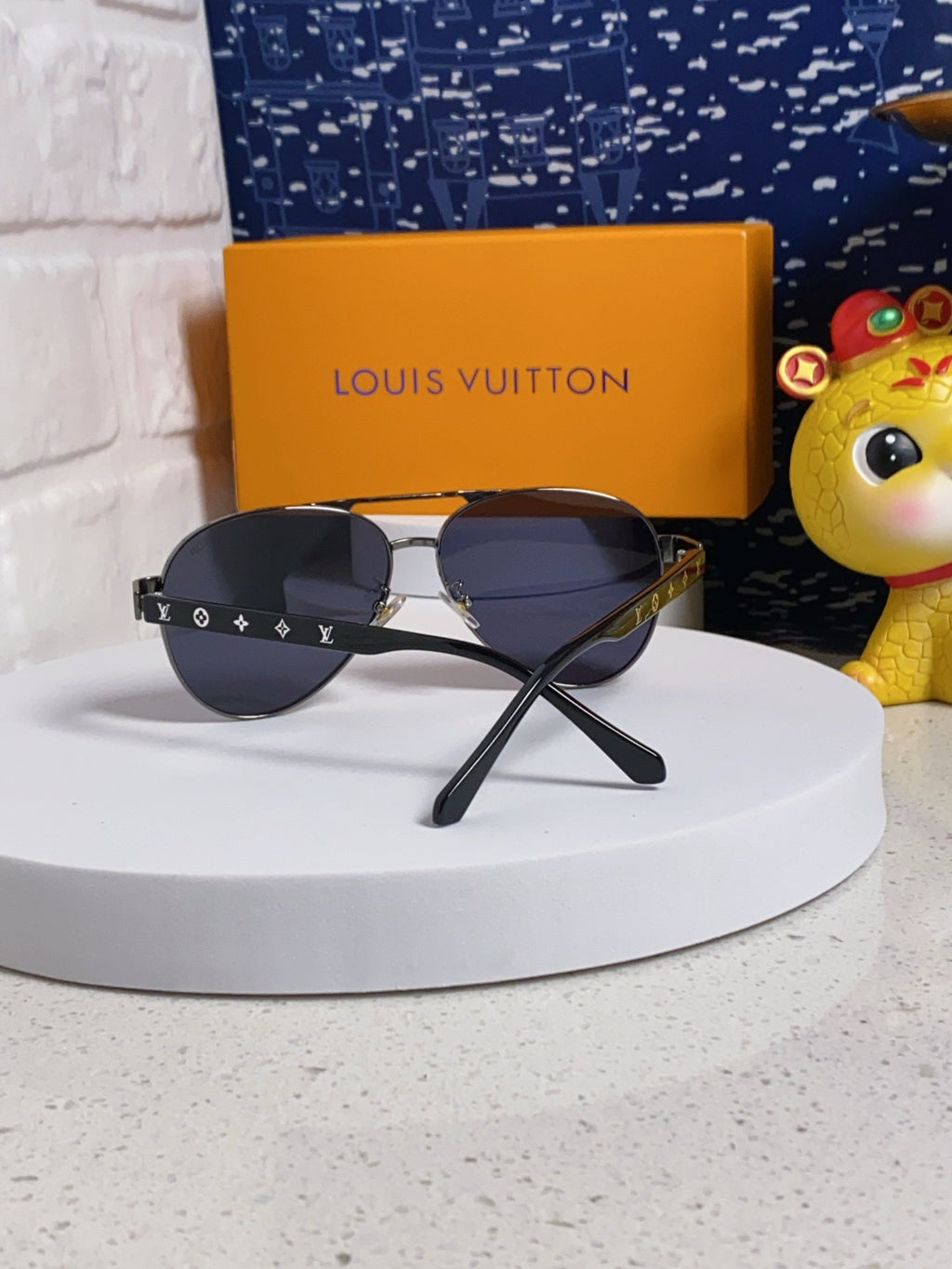 PILOT SUNGLASSES 571636 IN METAL BLACK LENSES MONOGRAM LOGO