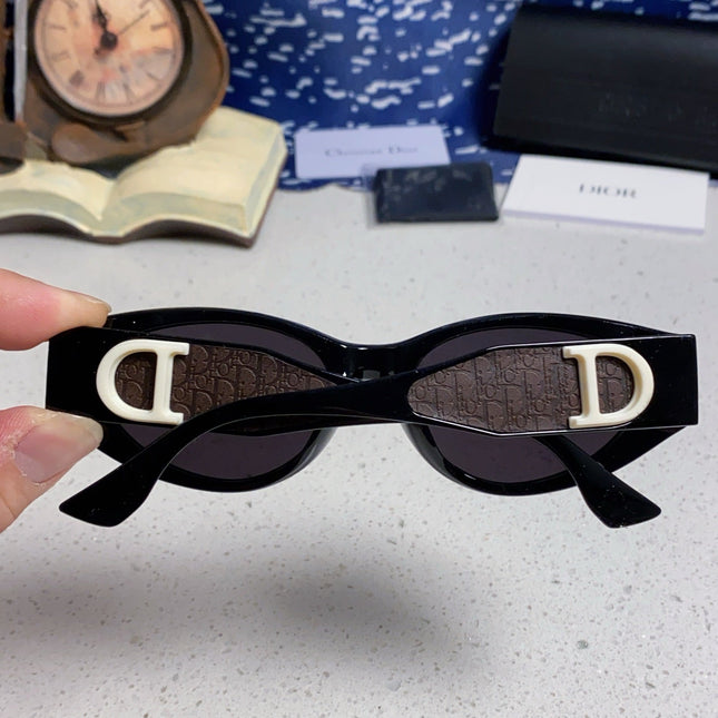MONTAIGNE SUNGLASS 578115 IN BLACK ACETATE