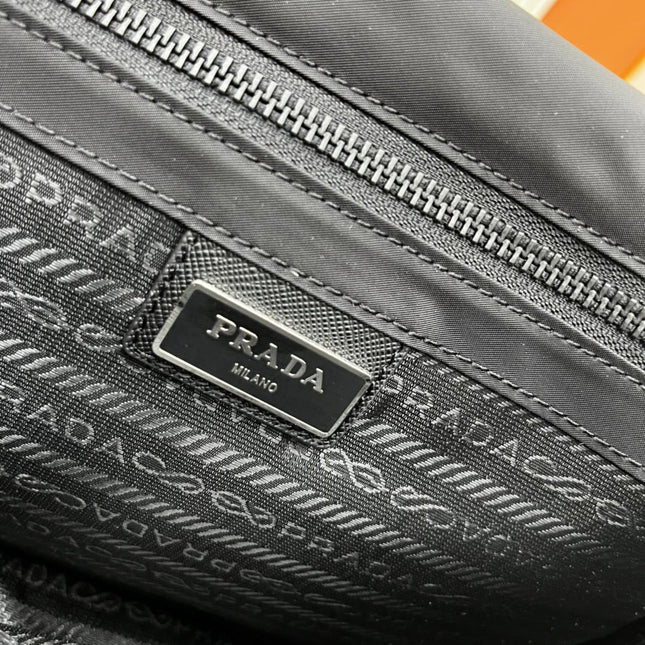 PRA SMALL 26 SHOULDERBAG IN BLACK SAFFIANO LEATHER