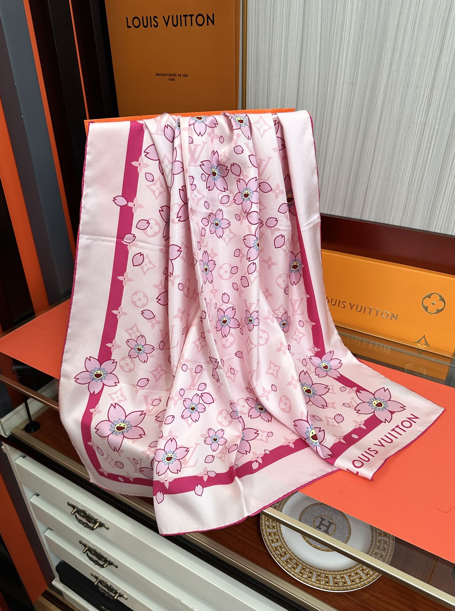 LV SCARF 90 CM IN SILK 723122