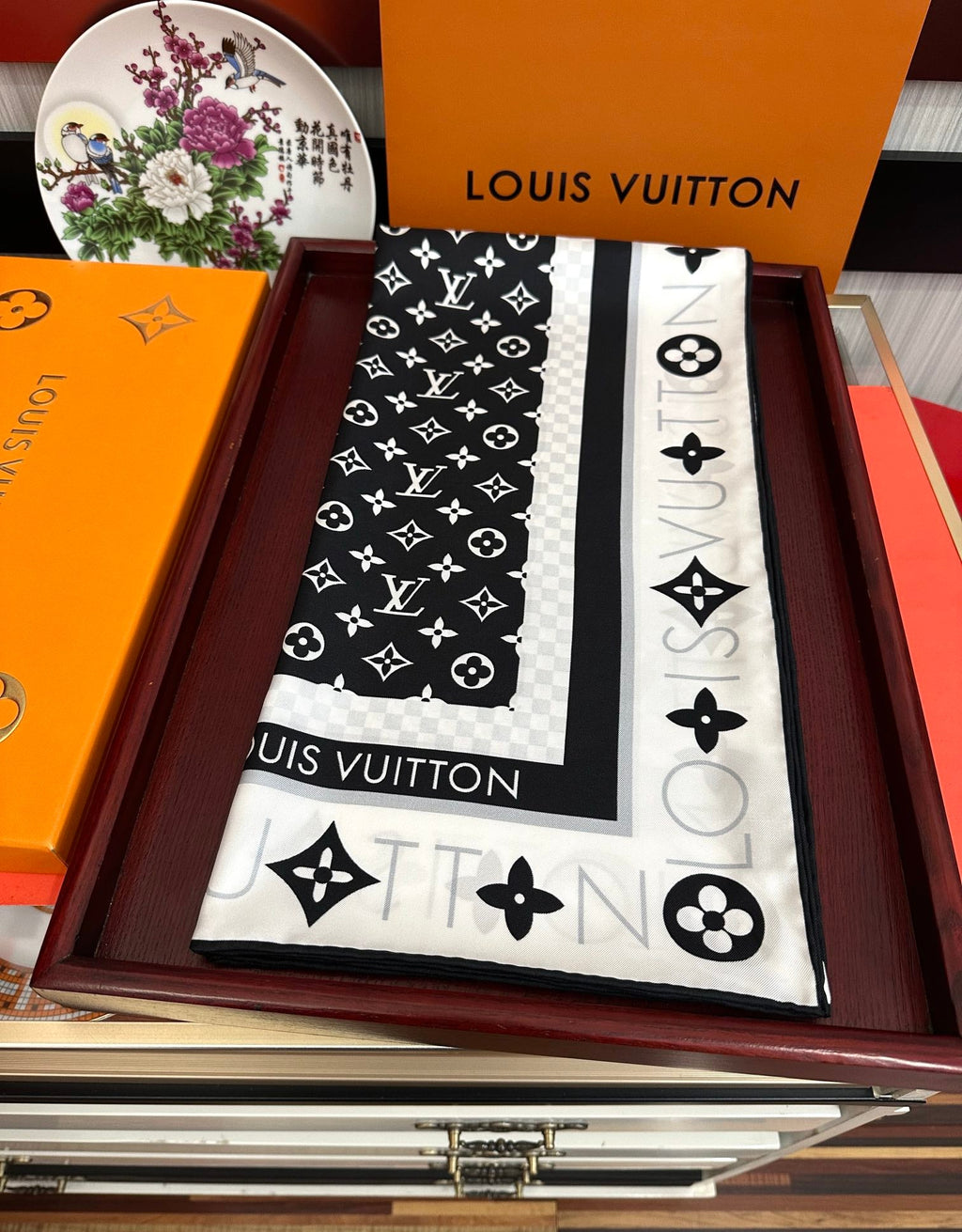 LV SCARF 90 CM IN SILK 732040