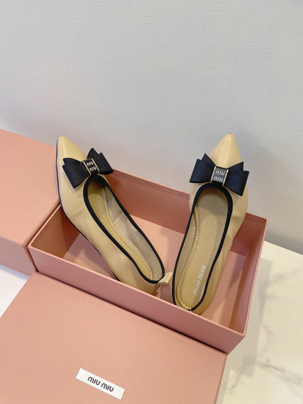 MIUMIU 26S BALLET FLATS IN BEIGE CALFSKIN WITH BOW
