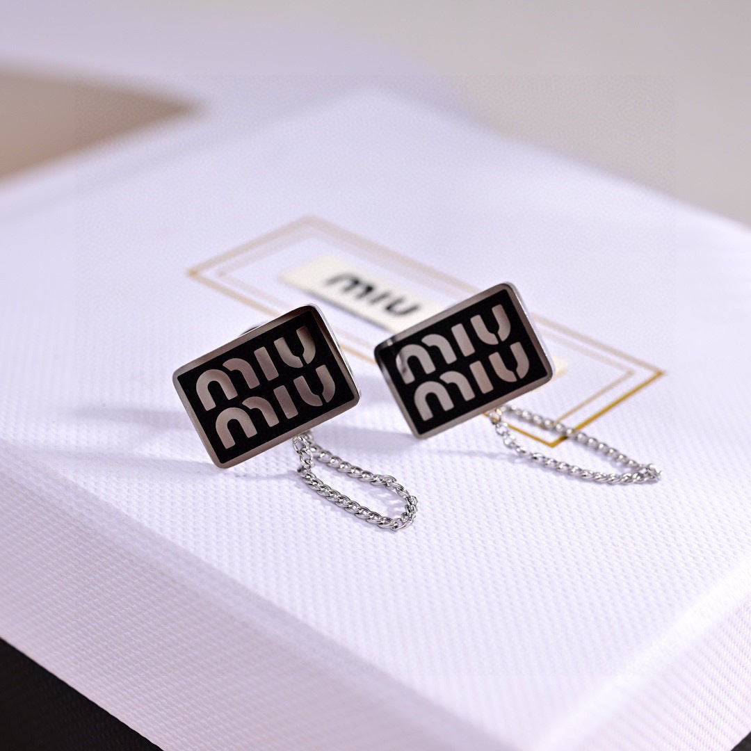 MIUMIU 26S RECTANGULAR LOGO CHAIN STUD EARRINGS IN BLACK ENAMEL AND SILVER TONE METAL 629947