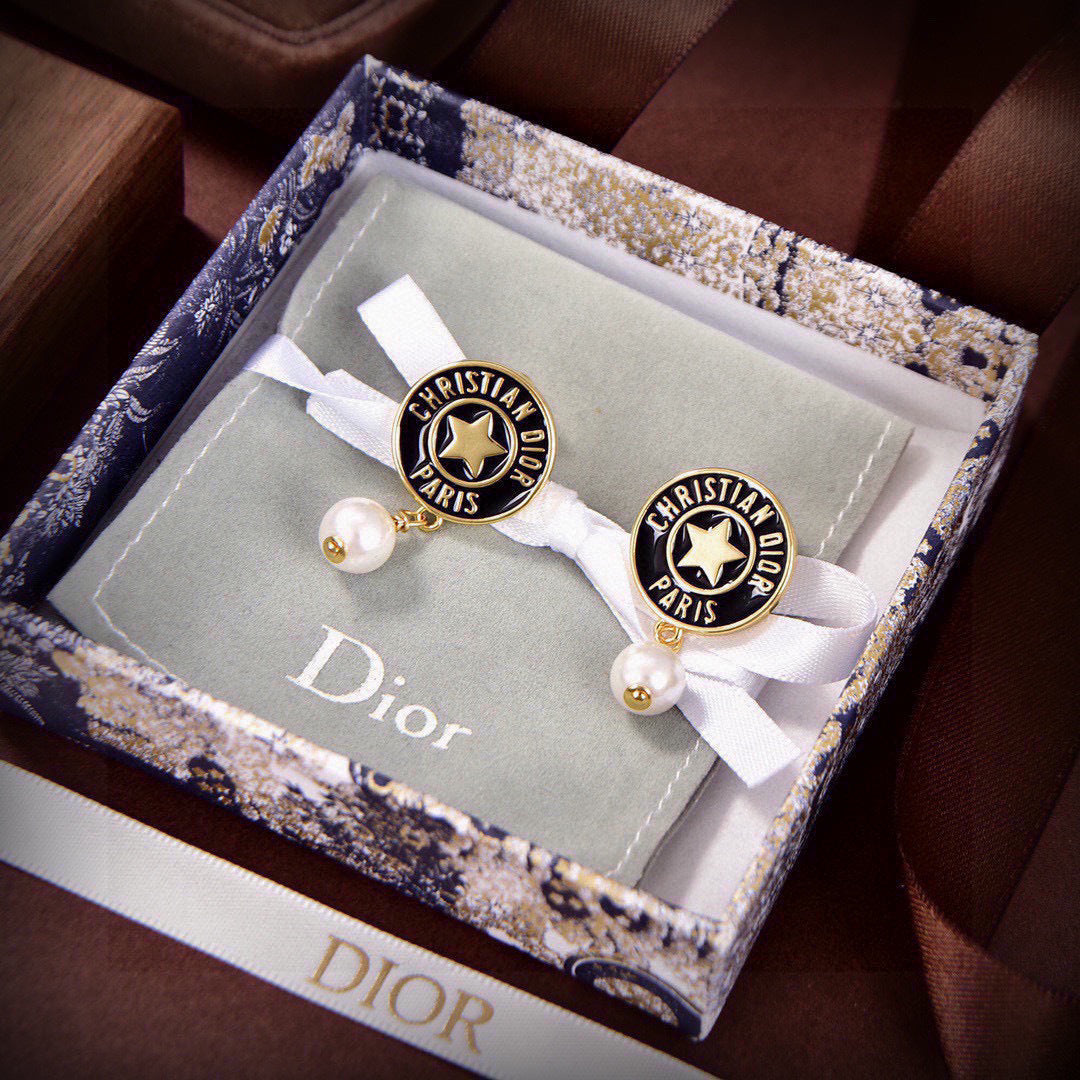 CD 26S STAR LOGO PEARL DROP EARRINGS IN GOLD TONE METAL 629949