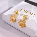 CD 26S PEARL SHELL DROP EARRINGS IN GOLD TONE METAL 631865