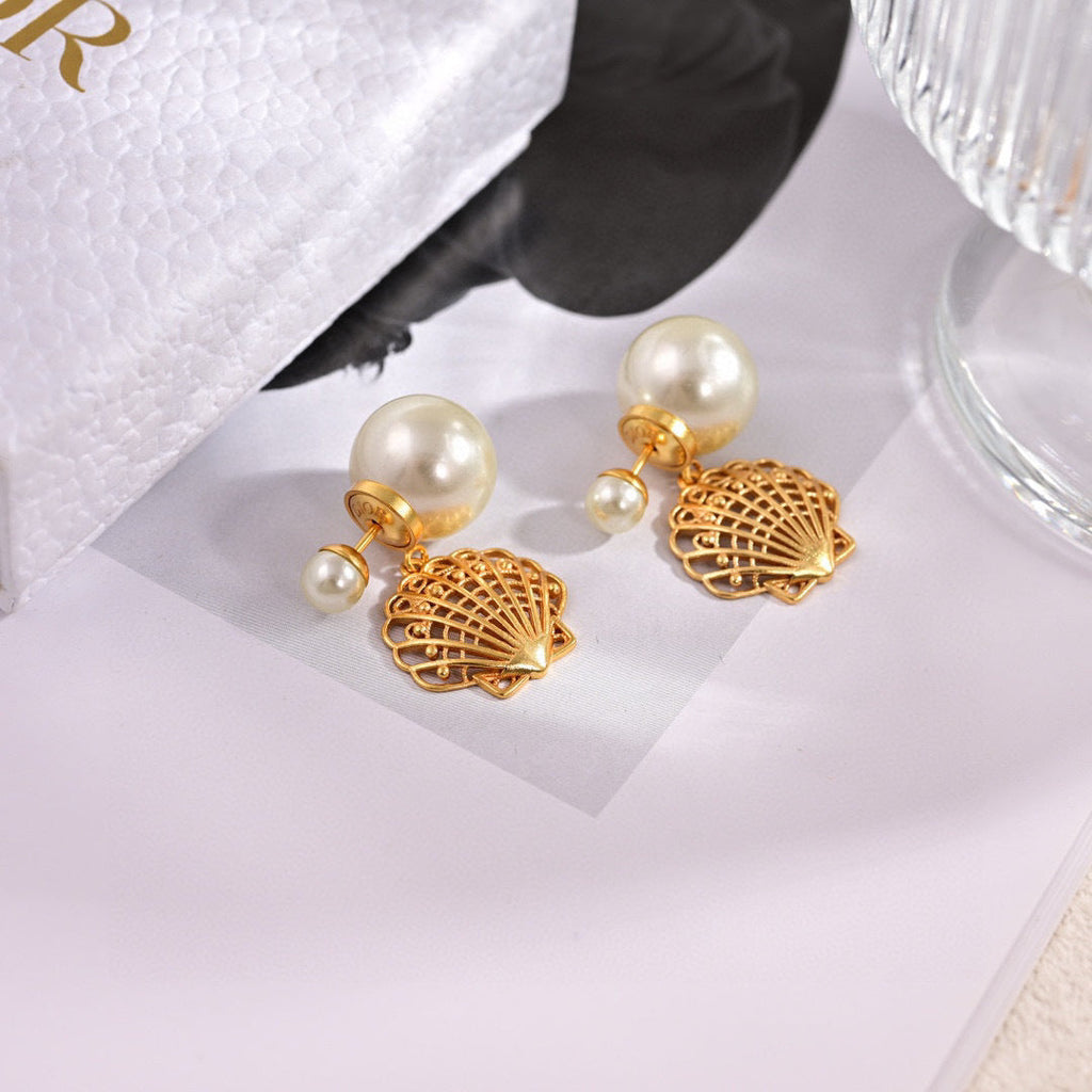 CD 26S PEARL SHELL DROP EARRINGS IN GOLD TONE METAL 631865