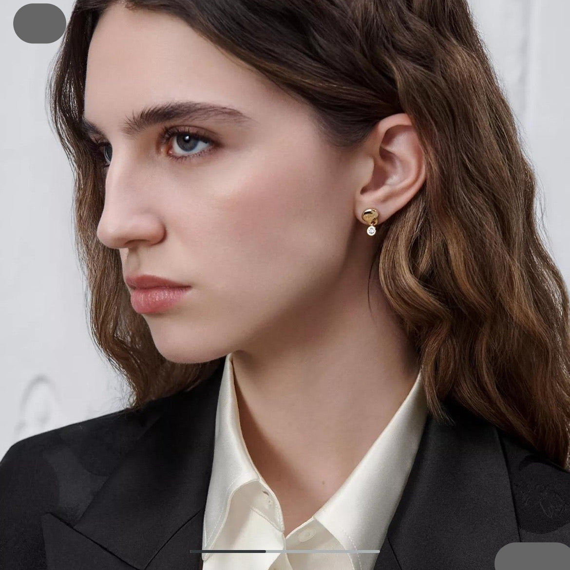 CD 26S CRYSTAL DROP LOGO STUD EARRINGS IN GOLD TONE METAL 646613