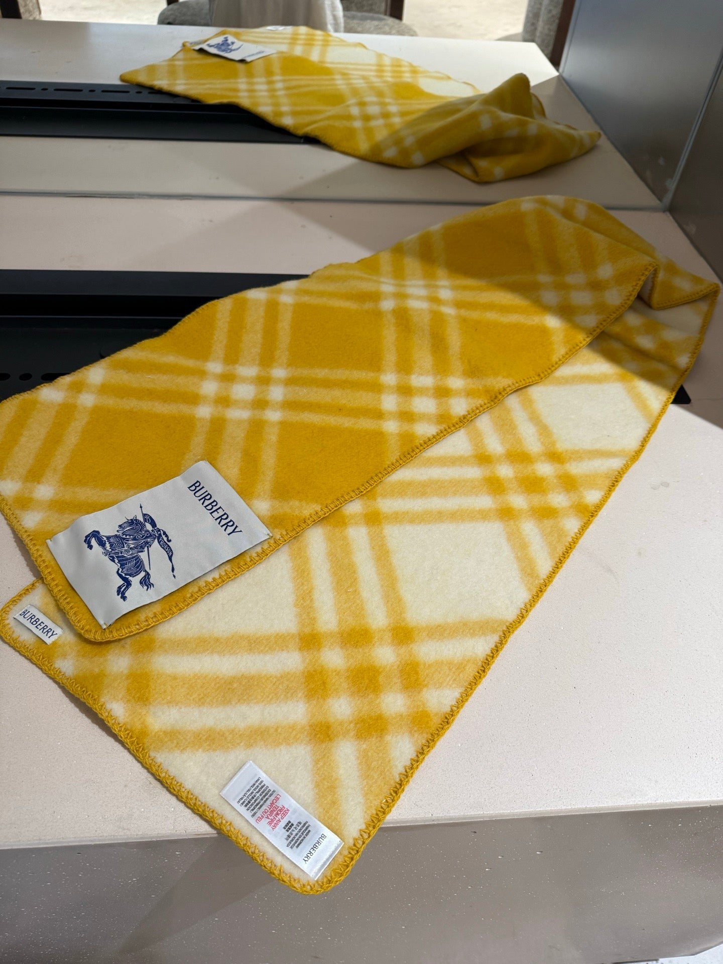 BURBERRY 26S SCARF 180CM IN CASHMERE 307284