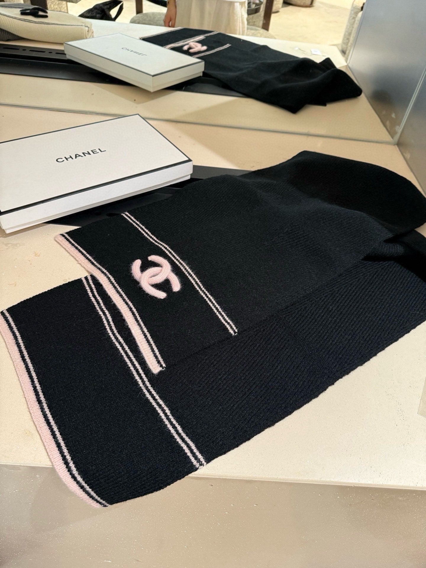 CHANEL 26S SCARF 190 IN KNITTED CASHMERE 309393