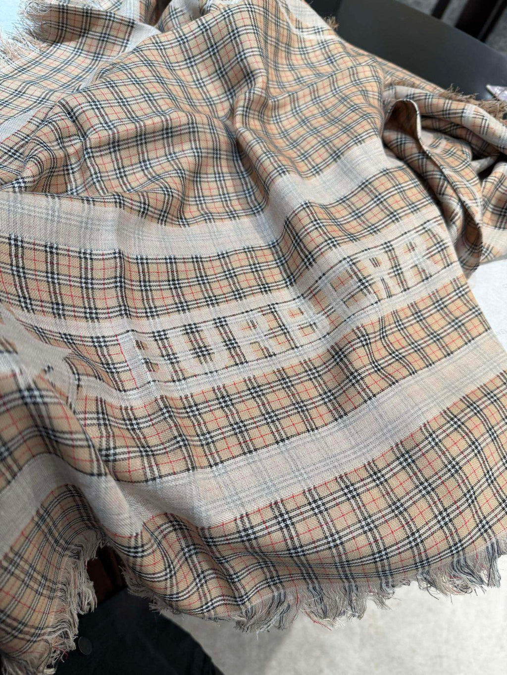 BURBERRY 26S SCARF 130CM IN CASHMERE 215168