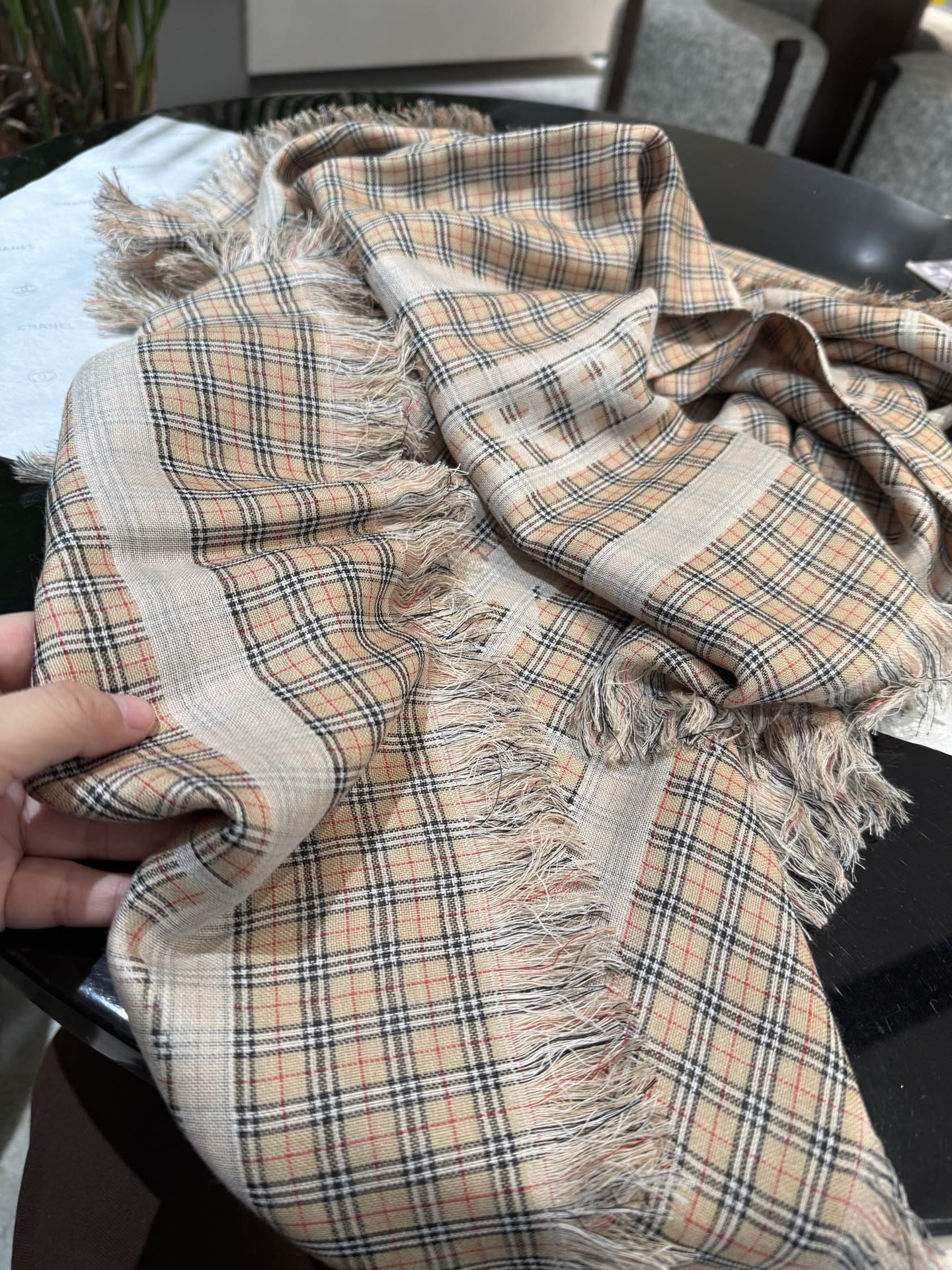 BURBERRY 26S SCARF 130CM IN CASHMERE 215168