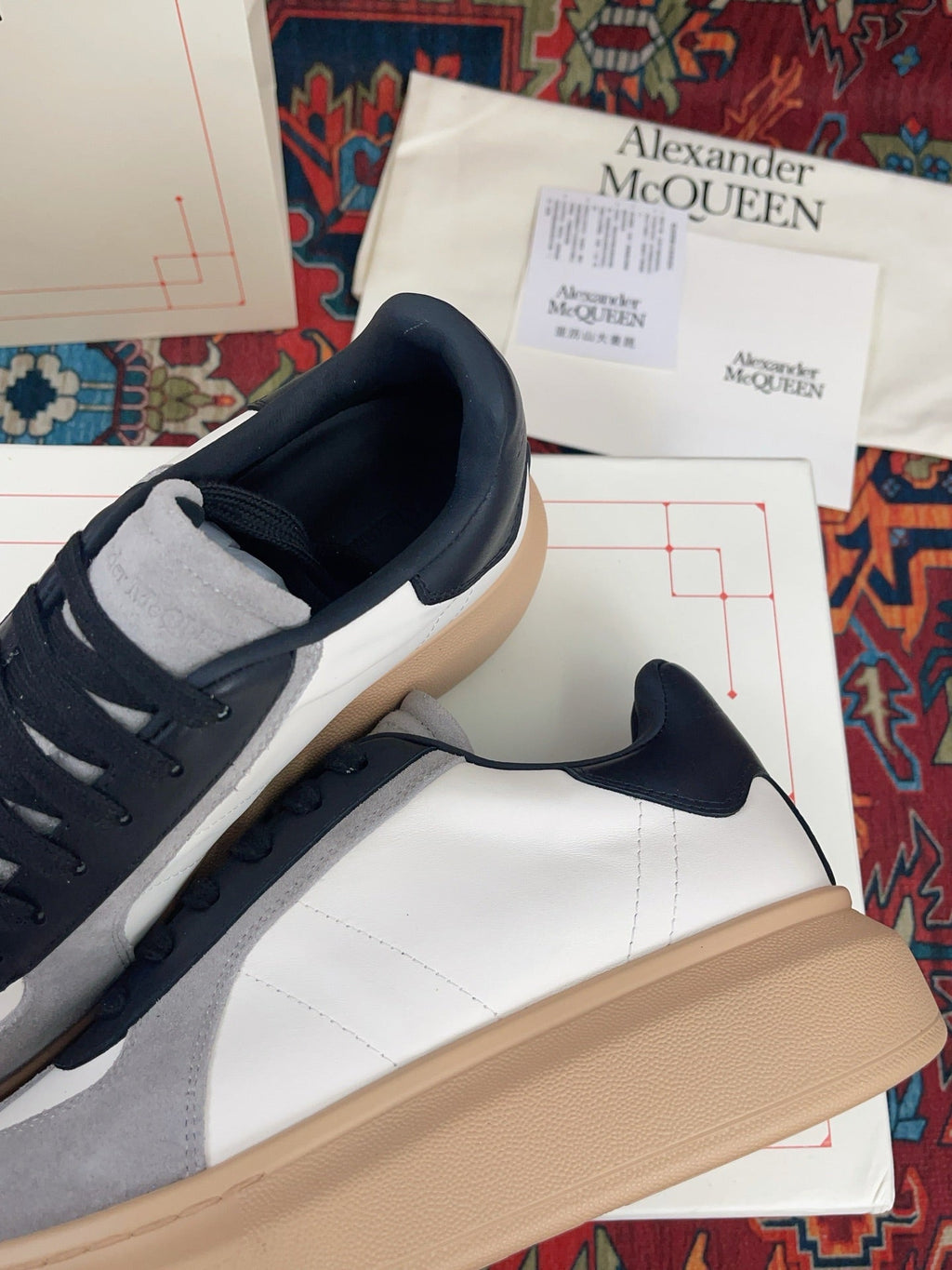 OVERSIZED RETRO SNEAKER IN WHITE BLACK GREY CALFSKIN