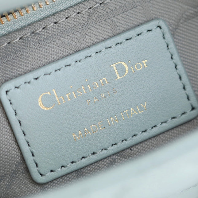 LADY 17 IN LIGHT BLUE LAMBSKIN WITH CANNAGE PATTERN