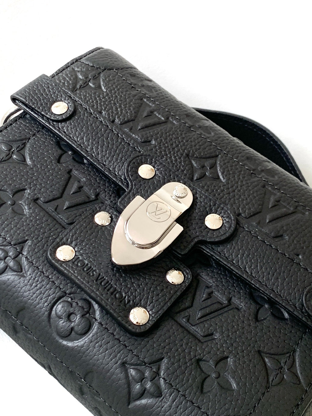 LV 25S SOUL TRUNK 19 IN BLACK EMBOSSED TAURILLON CALFSKIN SILVER HARDWARE