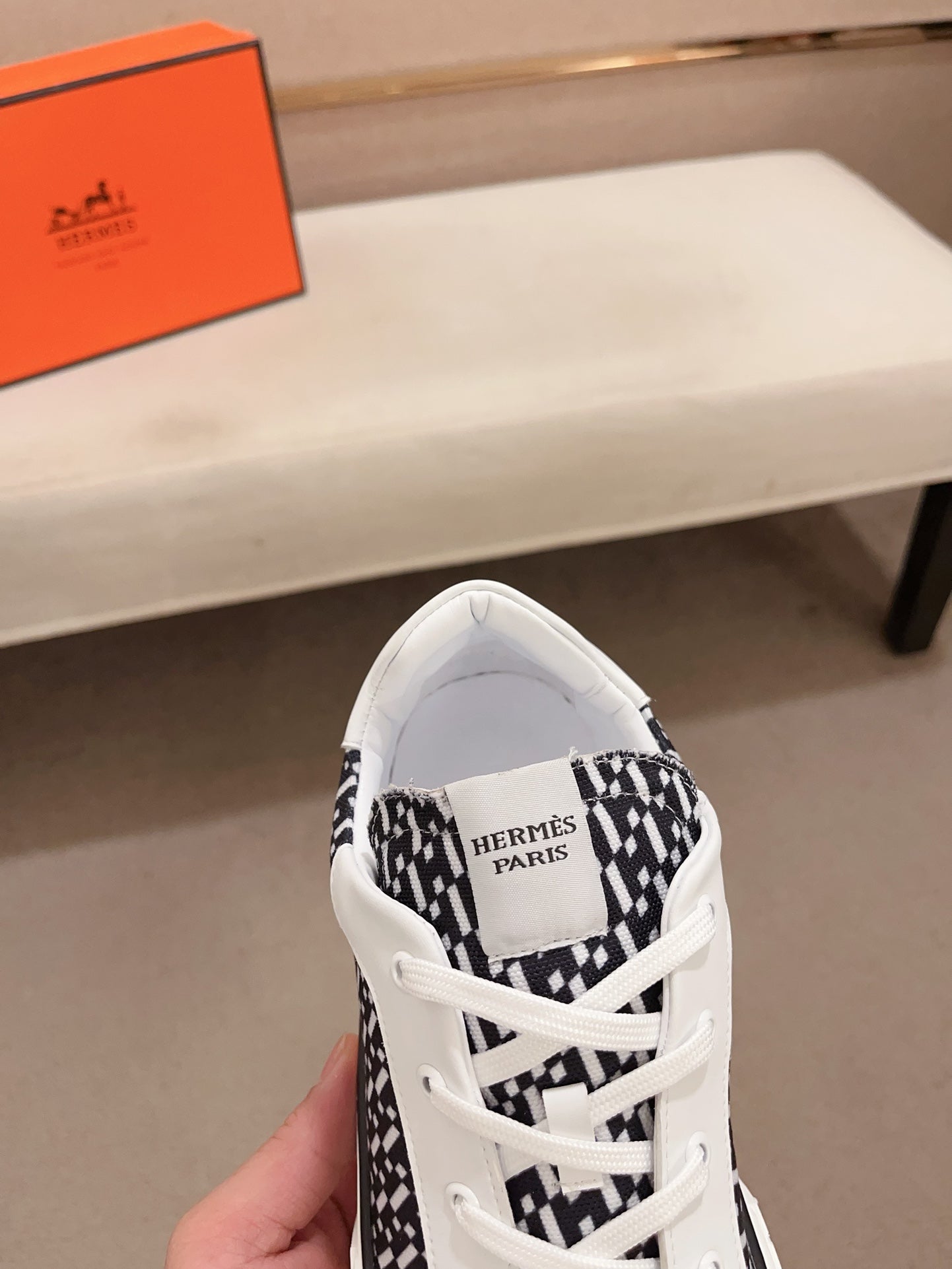 HM DAY SNEAKER BLACK AND WHITE FABRIC